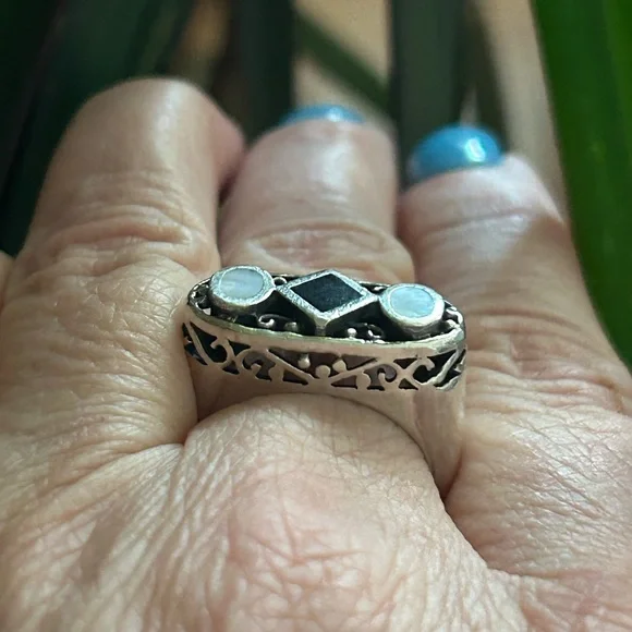 Vintage Black Onyx & MOP 925 Ring - Picture 3 of 10